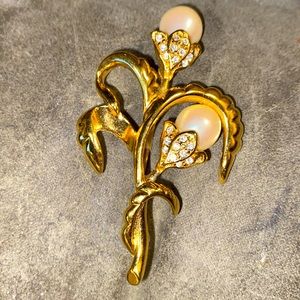 Vintage signed Monet Pearl Rhinestone Flower Brooch
